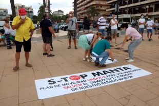 Els comerciants de Roses es manifesten contra el top manta