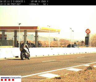 Enxampen un motorista conduint a 189 km/h en un tram limitat a 100