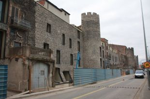 Les obres a la muralla romànica d'Hostalric finalitzaran al maig 