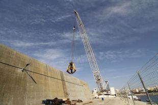 Les obres de reparació de l'espigó del port de Blanes no acabaran fins l'any vinent