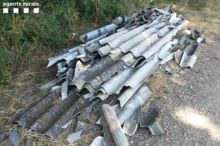 Denuncien una empresa per abocar material d'amiant a quinze punts del Pla de l'Estany i Gironès