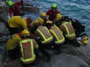 Els Bombers fan dos rescats als camins de ronda de Tossa i Calonge
