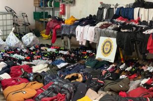 La Policia Local de Roses comissa més de 3.500 articles del 'top manta'