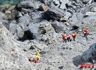 Ferit en estimbar-se uns 25 metres per un penya-segat entre Colera i Portbou
