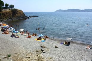 Un home de 75 anys mor ofegat a la platja del Morer de Llançà