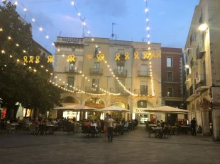 Figueres intenta dinamitzar alguns espais de la ciutat amb la instal·lació de bombetes