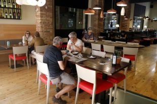 Figueres deixa enrere les restriccions pel coronavirus enmig de la incertesa dels comerciants