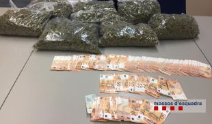Quatre detinguts que intercanviaven una bossa amb 7,5 kg de marihuana dins un cotxe a Lloret de Mar