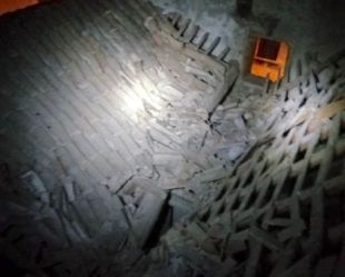 S'ensorra parcialment una casa deshabitada a Verges i cal desallotjar les finques contigues