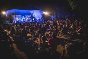 Les Nits d'Acústica tanca amb èxit de públic una edició en la què han lluitat ''contra tots els elements''