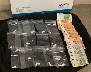La gossa Lola de la Policia Municipal de Girona enxampa un home amb 12 grams de cocaïna al damunt
