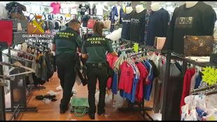 Un operatiu internacional posa al descobert més de 14.000 falsificacions a la Jonquera 