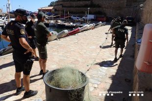 Mossos i Agents Rurals retiren una xarxa perduda a més de 50 metres de profunditat a la costa de Llafranc