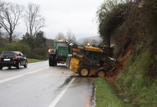 Tres carreteres tallades per la pluja i alerta per desbordaments a les conques gironines