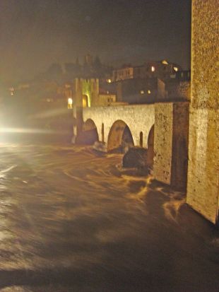 Es manté l'alerta per inundacions a causa del gran cabal dels rius de la demarcació de Girona