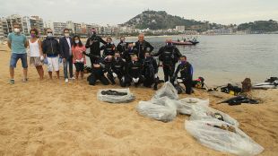 Recullen 100 quilos de deixalles en la primera neteja del fons marí de Blanes posterior al confinament