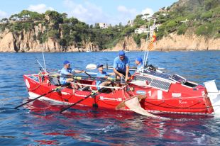 Una embarcació ecològica recorre de Portbou a Blanes per recollir microplàstics al mar