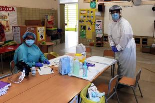 Un estudi en una escola rural de l'Empordà conclou que no n'hi ha prou amb els símptomes per diagnosticar coronavirus