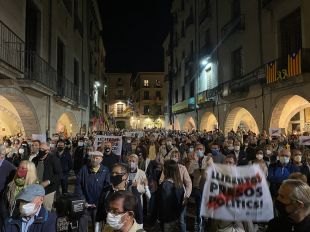 1.500 persones mostren el seu rebuig a la inhabilitació de Torra a Girona