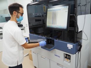 Creixen els hospitalitzats i baixen els casos nous a la regió de Girona