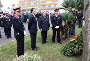 Més de 200 persones recorden el Mosso d'Esquadra mort en un atemptat d'ETA a Roses