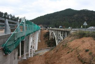 Podrien entrar en servei trams desdoblats de l'eix transversal abans d'acabar tota l'obra