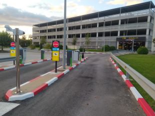 L'aparcament de l'aeroport de Girona instal·la un sistema de pagament sense sortir del vehicle