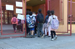 Els cribratges massius als centres educatius de Salt van detectar un 3,8% de casos positius