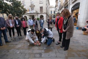 Figueres homenatja els onze veïns deportats pels nazis als camps d'extermini i els seus familiars