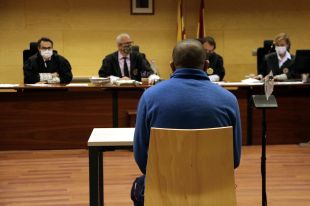 13 anys i mig de presó per l'home que va violar l'exparella a Figueres i ferir amb un ganivet de cuina