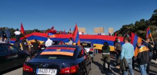 Una manifestació contra la guerra a Armènia talla l'AP-7 a Agullana