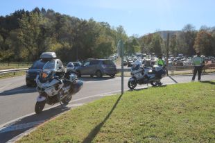 Els aparcaments de la Zona Volcànica de la Garrotxa arriben al límit d'aforament i en regulen l'accés