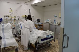 El nombre d'hospitalitzats per covid baixa fins al mig centenar a la regió de Girona