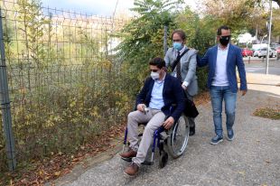 Un invident de Girona denuncia un conductor per atropellar-lo després de retreure-li que havia aparcat a la vorera