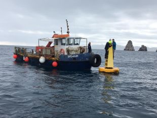 Posen una boia intel·ligent davant les Illes Medes que mesurarà les condicions oceanogràfiques i meteorològiques