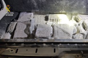 Detenen a la Jonquera dues persones per transportar 123 kg d'haixix i 129,8 de marihuana