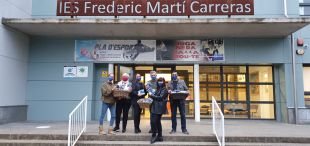 Les voluntàries d’Oncolliga cusen 800 mascaretes per a l’institut Frederic Martí Carreras de Palafrugell