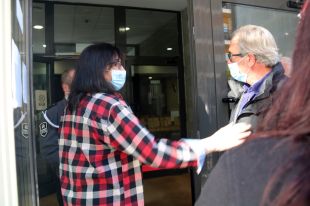 La propietària d'un mas de Ripoll bloca el cotxe d'un boletaire dins la seva finca i li reclama el cistell