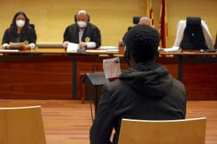 Jutgen un venedor de droga acusat de violar una clienta en un pis de Figueres que estava inconscient