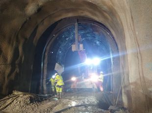 Usuaris de l'R3 lamenten l'enderriment de les obres del túnel de Toses