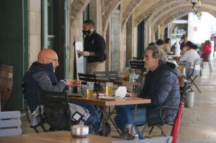 El Govern aprova ampliar el confinament a comarcal i obrir els centres comercials a partir de dilluns