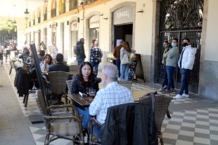 El govern estudia tancar la restauració entre àpats i tornar al confinament municipal