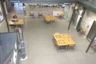 Entitats socials reclamen la reobertura dels cursos presencials en centres cívics de Girona