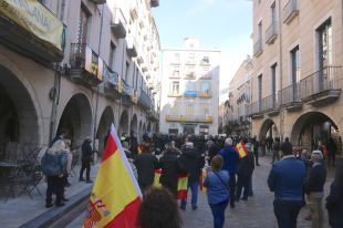 Els Mossos eviten enfrontaments entre una vintena de simpatitzants de Vox i 200 antifeixistes a Girona