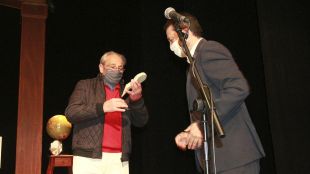 La revista Recvll rep l'escut municipal de Blanes en homenatge als seus 100 anys d'història