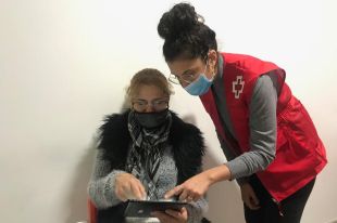 35 voluntaris de Creu Roja a Girona acompanyaran persones amb mobilitat reduïda a votar