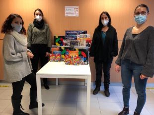 L’Espai Gironès dona jocs i joguines al Casal dels Infants de Salt, dins la campanya solidària de Nadal 
