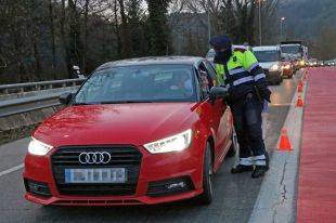 Cinc detinguts per saltar-se un control perimetral a Ripoll i dur 30kg de marihuana al cotxe