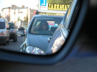 L'ús del mòbil al volant persisteix malgrat la retirada de punts 