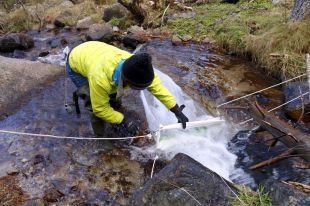 Investiguen la contaminació per plàstics als rius del Pirineu en un projecte europeu